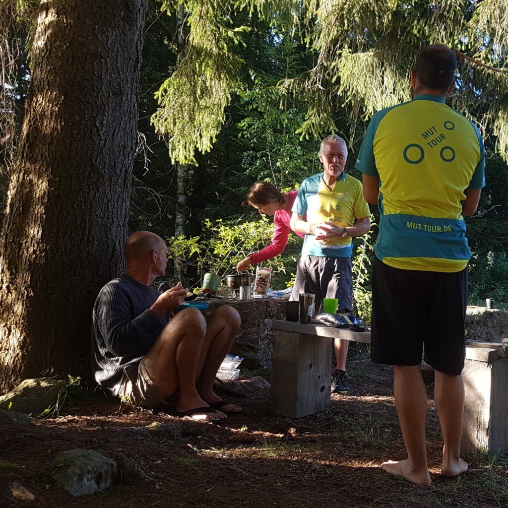 MUT-TOUR Tandem-Team während Etappe, kurze Rast