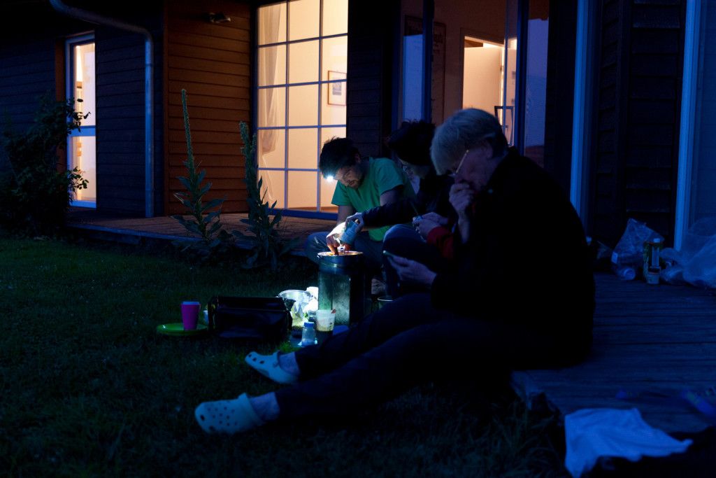 Teilnehmer am Abend mit Stirnlampe