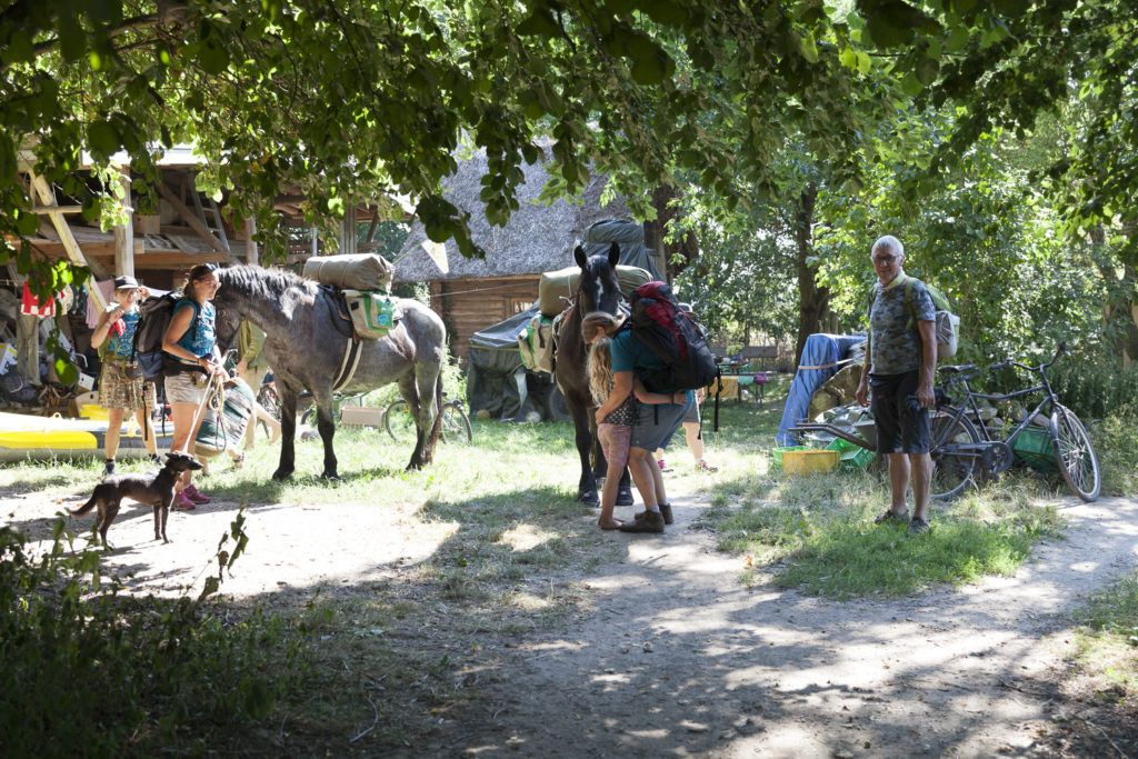Bilder der Wanderetappe der MUT-TOUR 2020 MT20 Klein Hundorf fertig machen der Pferde, letztes Packen
